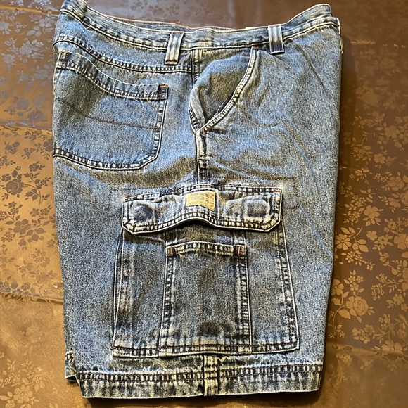 Men’s wrangler denim cargo shorts, size 32 waist - Picture 6 of 8